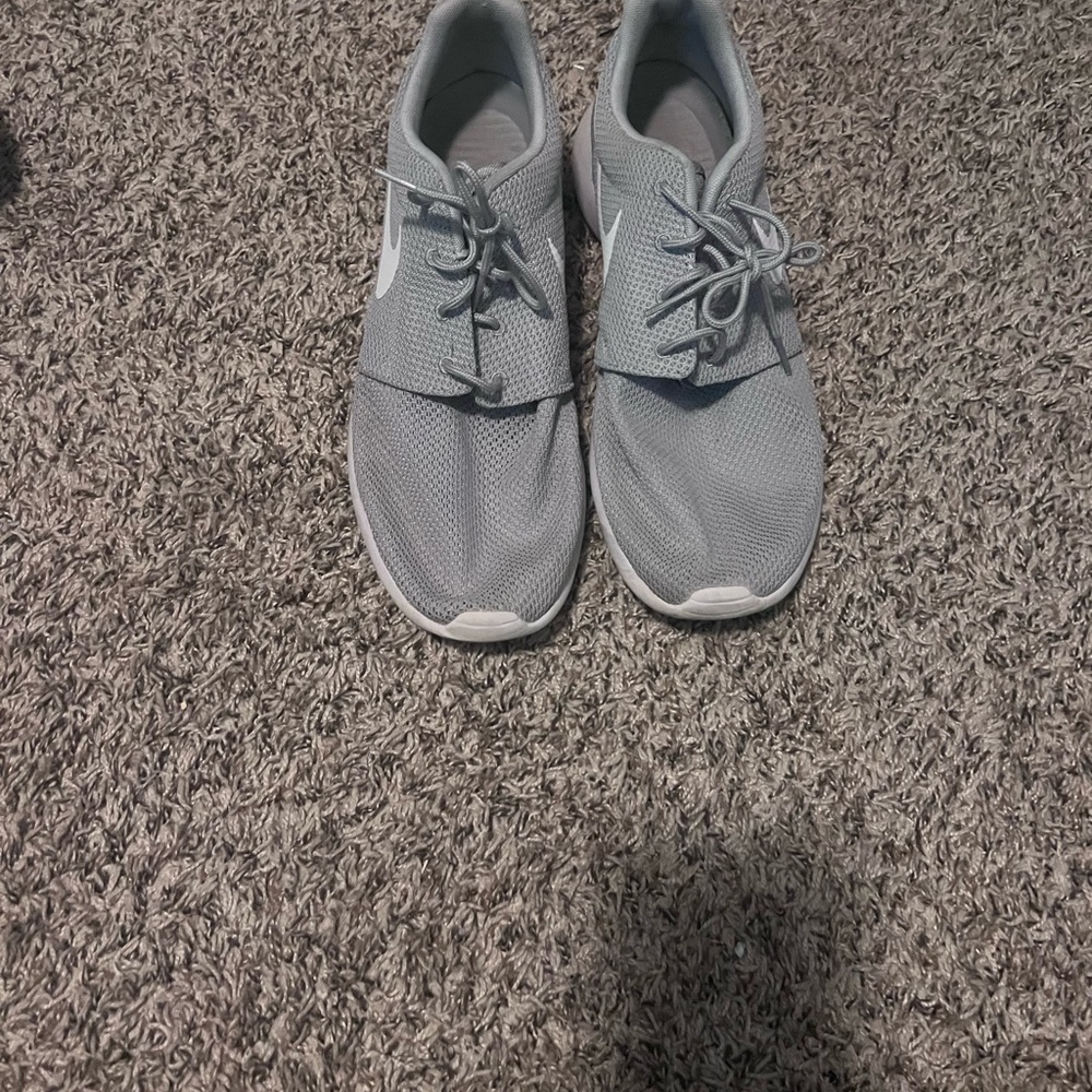Nike Roshe - Picture 1 of 3